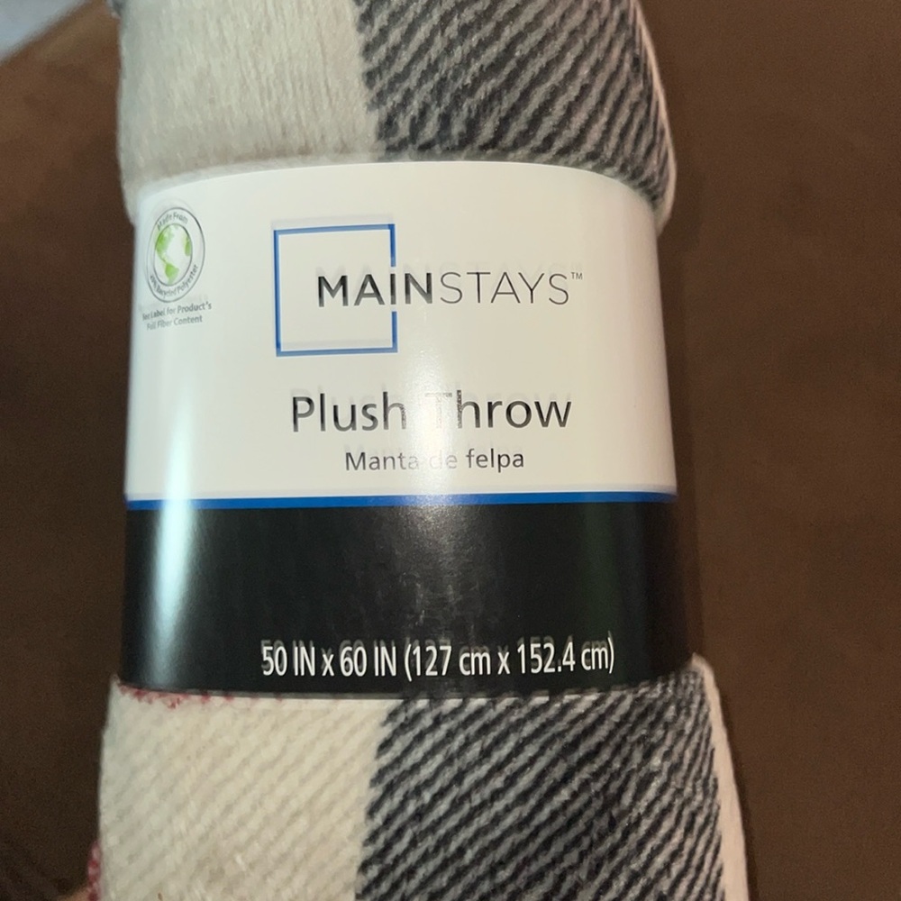 NWT Mainstays Plush Throw